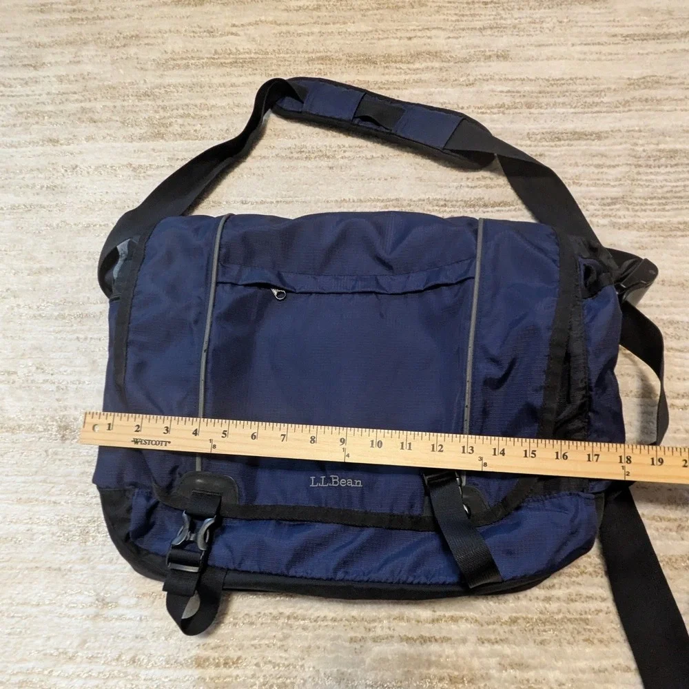 LL Bean Messenger Bag Unisex Large Navy Blue Nylon Ripstop Laptop Commuter Bag